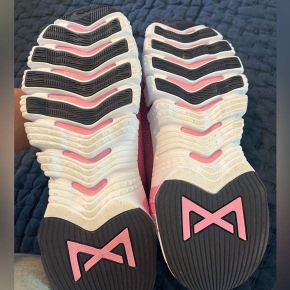 Nike Metcon Red Sneakers - Picture 2 of 4